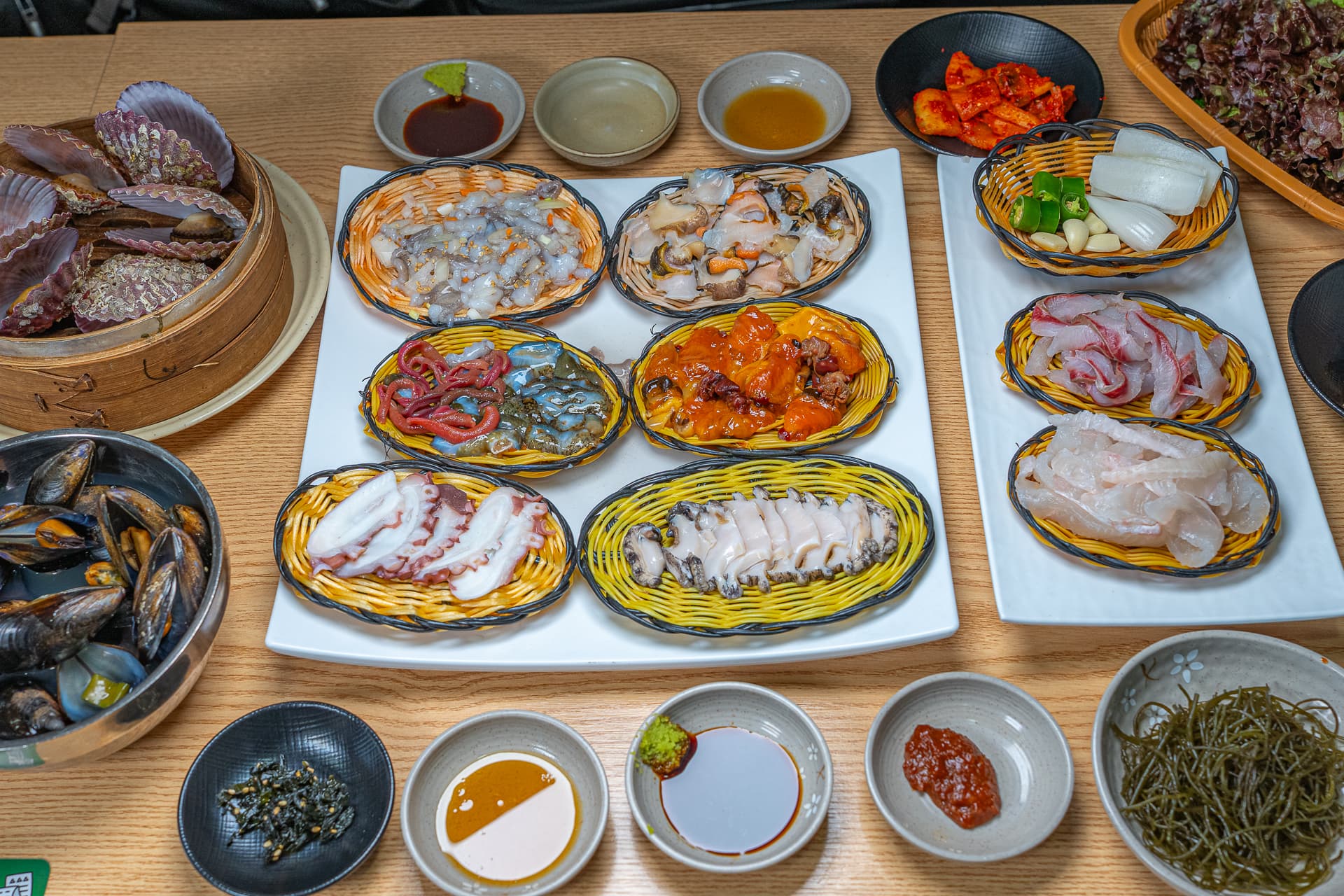 장씨해녀집 바다둘 코스 회 9종이 한 상에