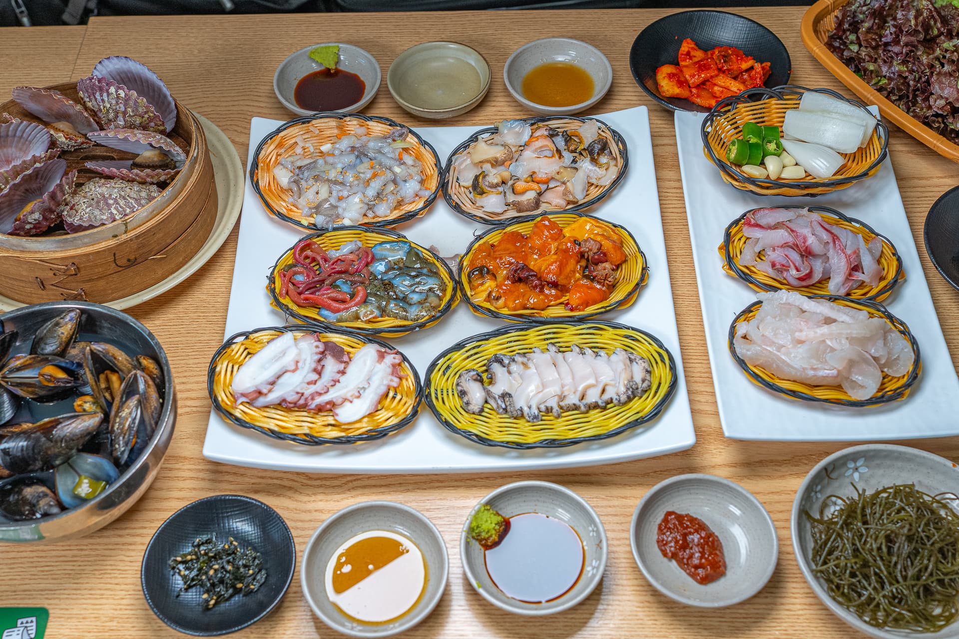 기장 연화리 장씨해녀집 가족 외식에 적합한 활어회 한 상