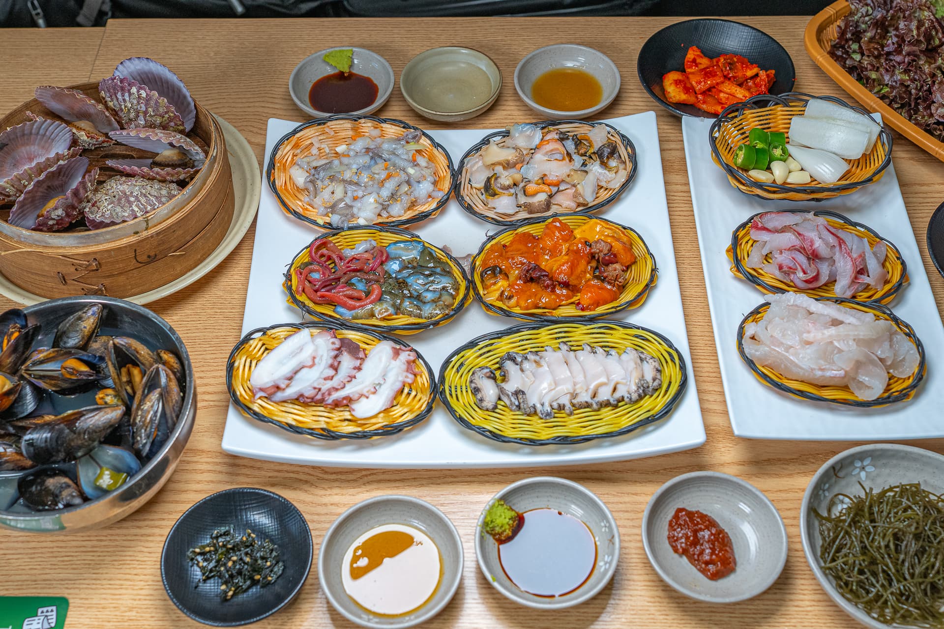 기장 연화리 장씨해녀집 해운대에서 차로 20분 거리의 활어회 한 상
