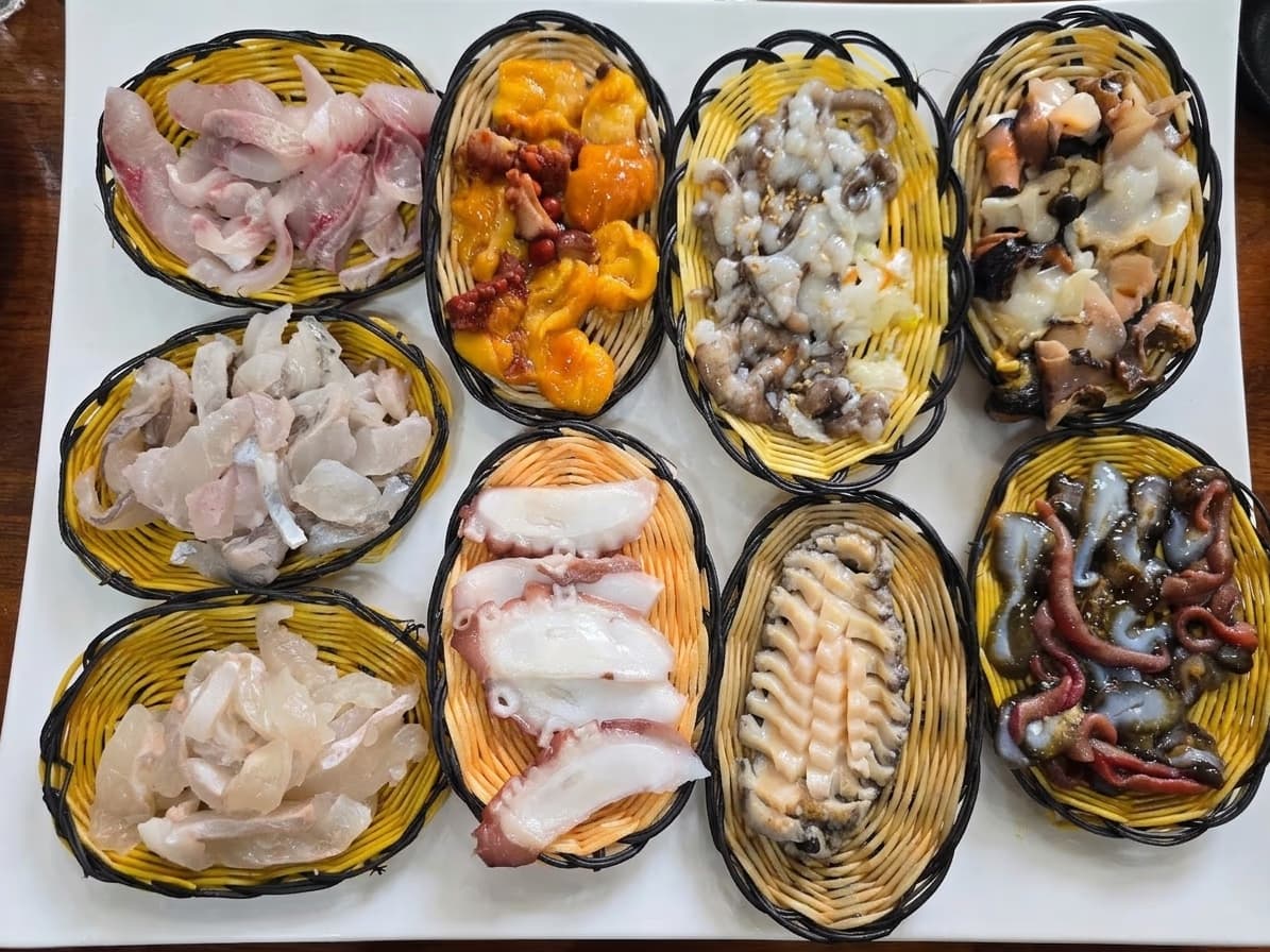 제철 흰살회 도톰한 썰기와 결이 보이는 단면