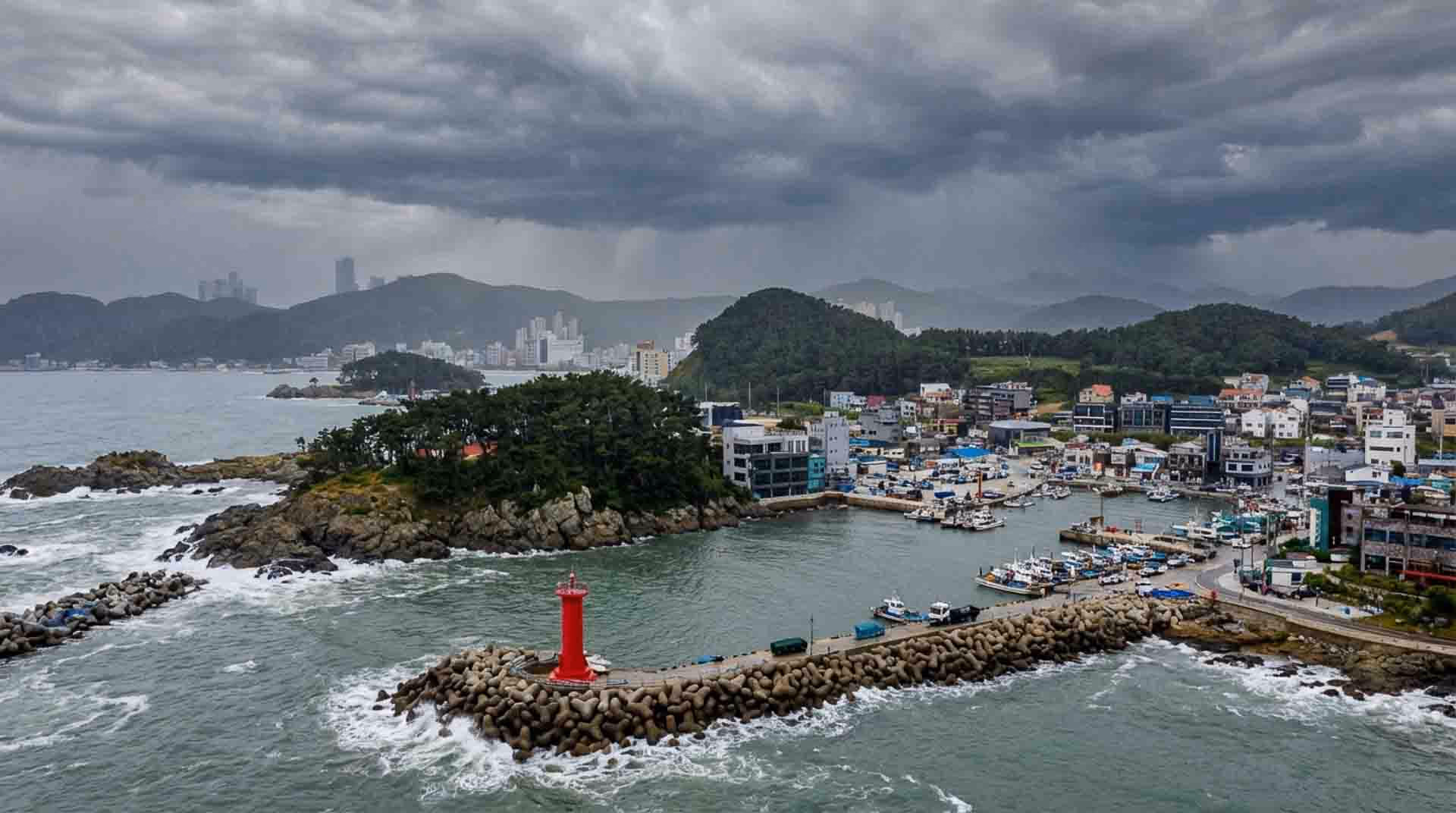 Yeonhwa-ri coastal view near Haedong Yonggungsa (This image was partially enhanced/generated with AI for visual clarity)