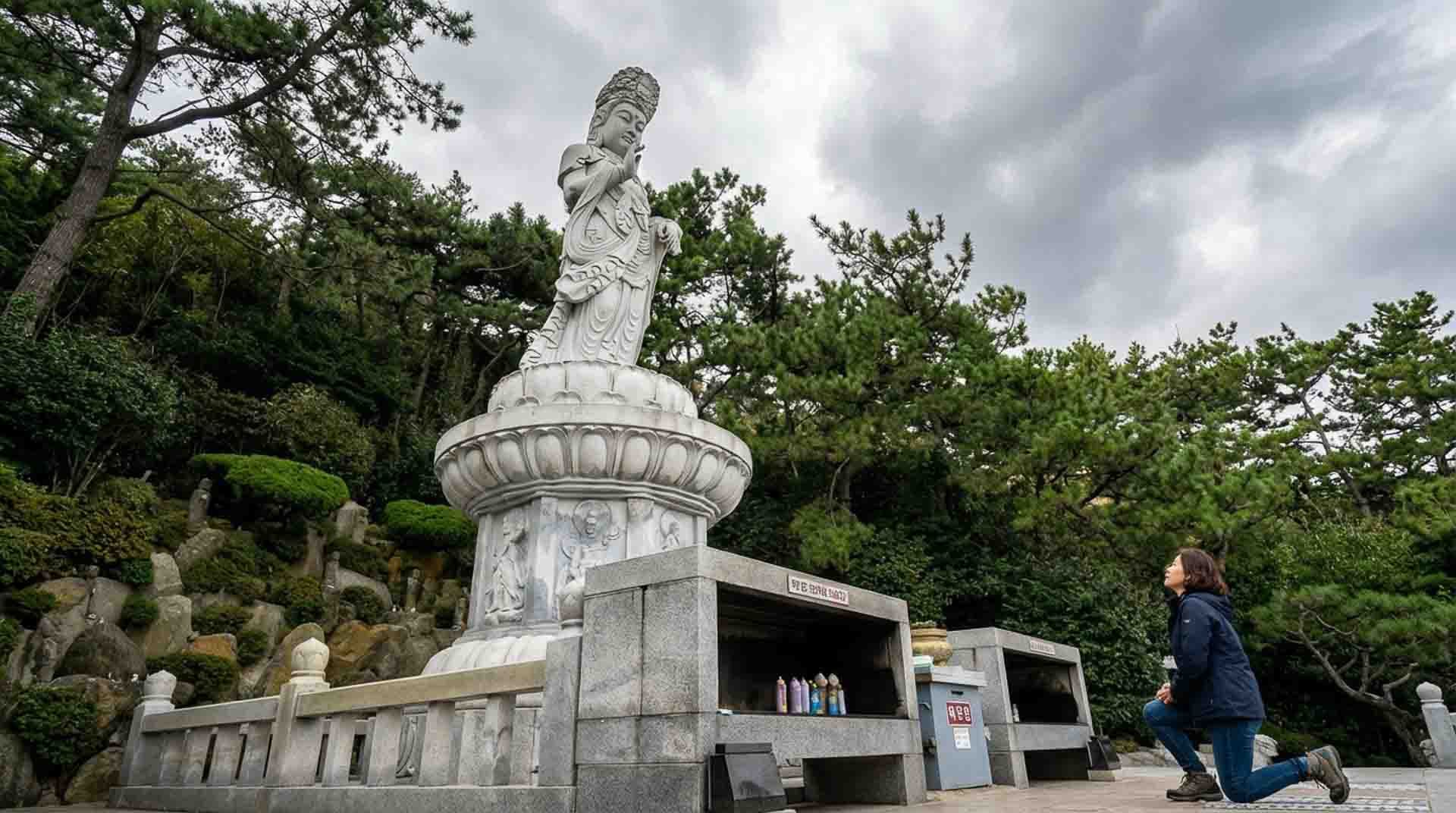 海東龍宮寺の海辺神殿、岩の上の風景 (This image was partially enhanced/generated with AI for visual clarity)