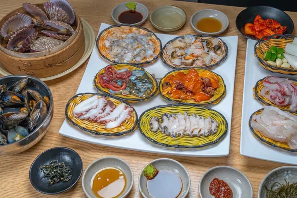 Example of a Gijang seafood course platter
